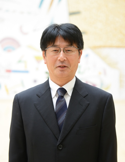 聖ヨゼフ学園小学校 校 長 荒屋 勝寿